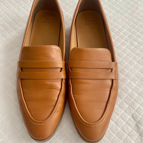 a new day Shoes - A New Day Loafer Women size 8.5